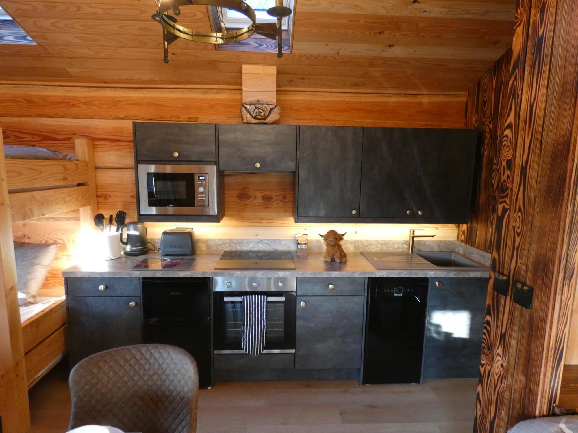 Abergwynant Farm Glamping & *